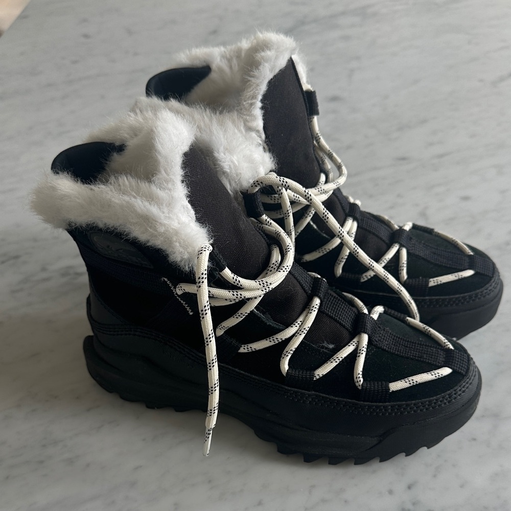 Sorel Black Winter Boots 7.5 US